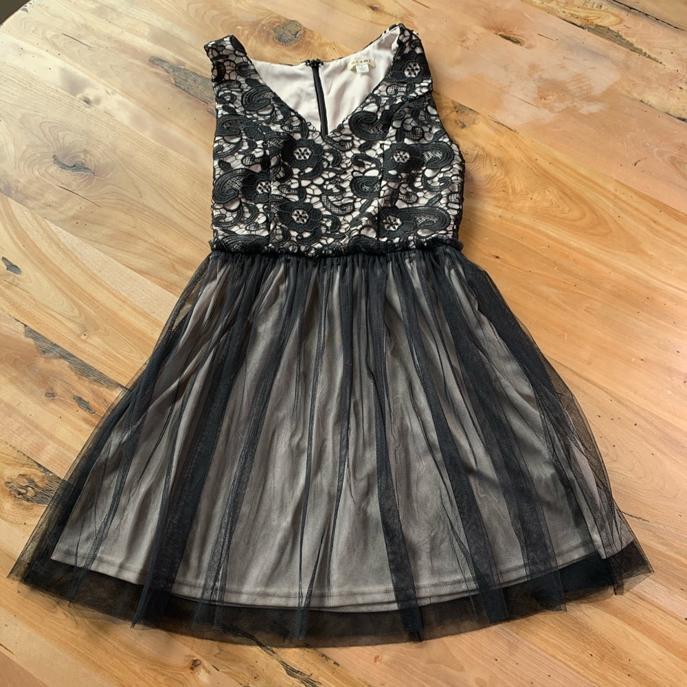 black & cream short/cocktail/party lace dress